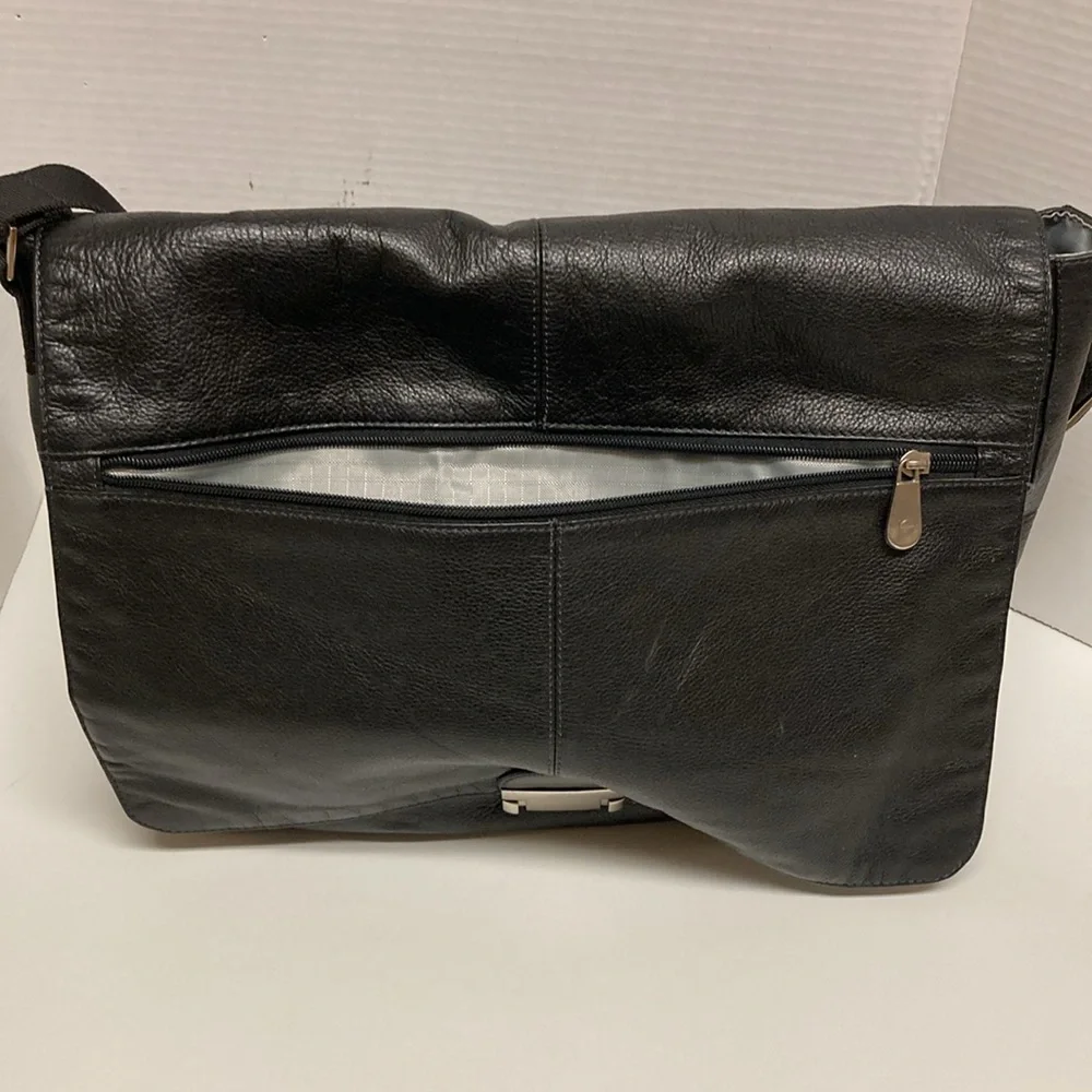 PERRY ELLIS POLFOLIO Black Leather Briefcase Messenger Bag UNISEX